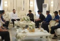 Fadly Amran, dengan Tim Peneliti SETARA Institute yang berlangsung di Ruang VIP Rumah Dinas Wali Kota Padang, Rabu (22/7/2026).(poto: padangkita.com).
