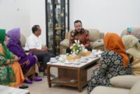 Wali Kota Padang Fadly Amran menerima kunjungan audiensi jajaran pengurus Bundo Kanduang IKTD Sumbar di Rumah Dinas Wali Kota Padang pada Kamis (23/7/2026).(poto: padangkita.com).