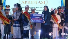 M. Alkhalifi Hakim dan Mufidah Salma Putri resmi terpilih sebagai Wali Kota Cilik dan Wakil Wali Kota Cilik Kota Padang Tahun 2026 setelah melalui serangkaian seleksi.(poto: padangkita.com).