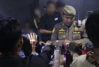 Operasi Yustisi yang dilaksanakan Satpol PP Padang bersama Polisi Militer (PM) TNI dan Badan Narkotika Nasional (BNN) di sejumlah tempat hiburan malam.(poto: padangkita.com).