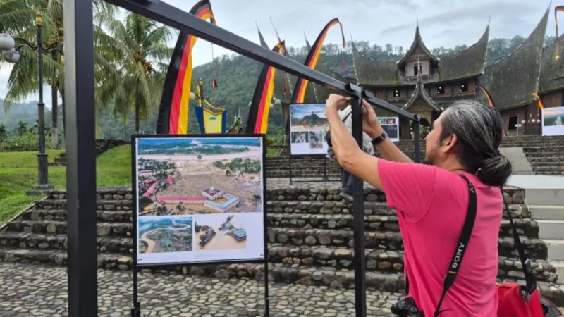Pewarta Foto Indonesia menggelar pameran foto Prahara Pulau Emas.(poto: padangkita.com).