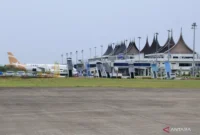 Pesawat udara parkir di kawasan Bandara Internasional Minangkabau, Kabupaten Padang Pariaman, Sumatera Barat.(poto: ANTARA).