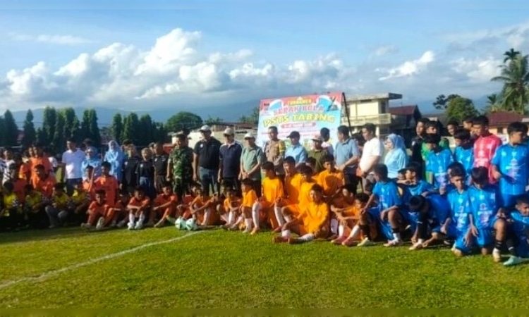 Wakil Walikota Padang, Maigus Nasir, resmi membuka Turnamen Sepak Bola KU-14 perebutan Piala Walikota Padang pada Sabtu (11/7/2026).(infosumbar.net).