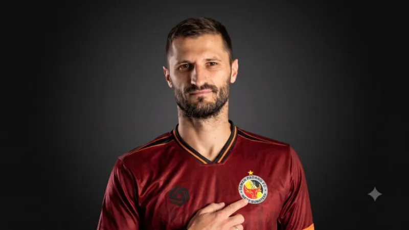 Bek tengah berusia 33 tahun asal Montenegro, Igor Cukovic, resmi didatangkan Semen Padang FC dari klub kasta tertinggi Liga Montenegro, FK Bokelj.( poto : padangkita.com)