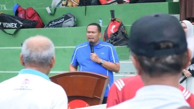 Wako Pariaman, Sumbar Yota Balad saat membuka Pertandingan Tenis Eksekutif Kota Pariaman 2026 di Pariaman. (poto: radarsumbar.com).