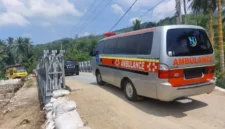 Setelah sempat terputus  ruas Jalan Sitangkai–Tanjung Ampalu di perbatasan Kabupaten Tanah Datar dan Kabupaten Sijunjung kini kembali normal.(poto: padangkita.com).