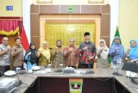 Gubernur Sumbar Mahyeldi Ansharullah bersama jajaran pimpinan FMIPA Unand .(poto: padangkita.com).