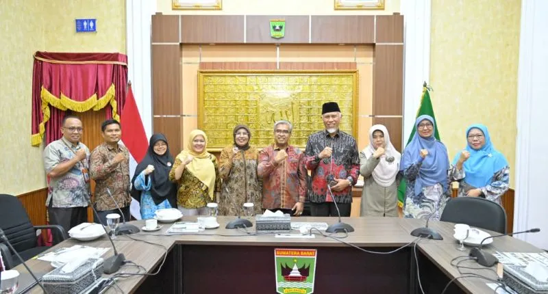 Gubernur Sumbar Mahyeldi Ansharullah bersama jajaran pimpinan FMIPA Unand .(poto: padangkita.com).