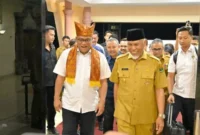 Mahyeldi Ansharullah menyambut kedatangan Menteri Lingkungan Hidup, Moh. Jumhur Hidayat, di Ruang VIP Bandara Internasional Minangkabau (BIM), Senin (13/7/2026).(poto:  padangkita.com).