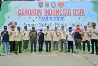 Gubernur Sumbar Mahyeldi Ansharullah bersama sejumlah pejabat saat menghadiri Gerakan Indonesia Asri (ASRI), Jumat (10/7/2026). (poto: padangkita.com). 