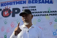 Gubernur Sumbar Mahyeldi Ansharullah saat menghadiri Festival Anak Sumbar dalam rangka Peringatan Hari Anak Nasional (HAN) ke-42 Tahun 2026.(poto: padangkita.com).