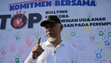 Gubernur Sumbar Mahyeldi Ansharullah saat menghadiri Festival Anak Sumbar dalam rangka Peringatan Hari Anak Nasional (HAN) ke-42 Tahun 2026.(poto: padangkita.com).