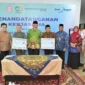 Mahyeldi Ansharullah, menyaksikan penandatanganan nota kesepahaman (MoU) antara PT Bank Nagari dan PT Muda Medika Mandiri, sekaligus meresmikan PEC Premium Clinic di Rumah Sakit Padang Eye Center.(poto: padangkita.com).