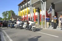Mahyeldi Ansharullah melepas rombongan Mandatory Ride Motor Besar Indonesia (MBI) Wilayah Medan di halaman Kantor Gubernur Sumbar, Sabtu (25/7/2026). (poto: padangkita.com).