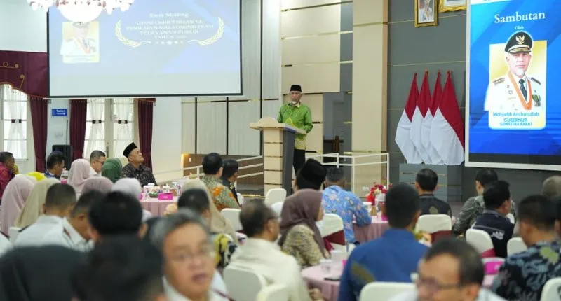 Gubernur Sumbar Mahyeldi Ansharullah saat membuka Entry Meeting Penilaian Maladministrasi Penyelenggaraan Pelayanan Publik Tahun 2026 yang diselenggarakan Ombudsman Republik Indonesia di Auditorium Gubernur Sumbar, Kamis (23/7/2026).(poto: padangkita.com).