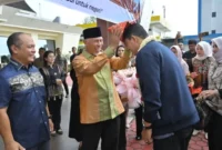 Mahyeldi Ansharullah menyambut kedatangan Kepala Kepolisian Daerah (Kapolda) Sumbar, Irjen Pol. Djati Wiyoto Abadhy, di VIP Bandara Internasional Minangkabau (BIM), Minggu (5/7/2026).( poto : padangkita.com)