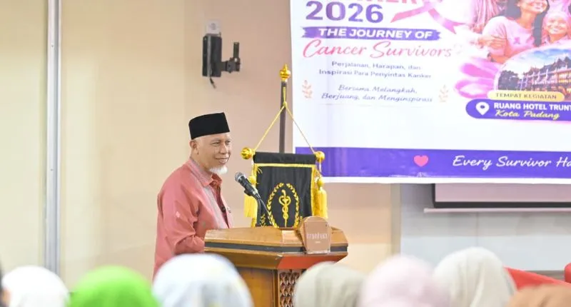 Gubernur Sumbar Mahyeldi Ansharullah membuka Simposium Awam Kanker 2026: The Journey of Cancer Survivors yang diselenggarakan Yayasan Kanker Indonesia (YKI) Koordinatoriat Sumatera Barat (Sumbar).(poto: padangkita.com).