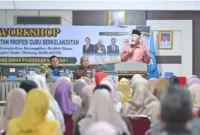 Gubernur Sumbar Mahyeldi Ansharullah membuka Workshop Peningkatan Profesi Guru Berkelanjutan bertema Meningkatkan Kecanggihan Berpikir Siswa.( poto: padangkita.com).