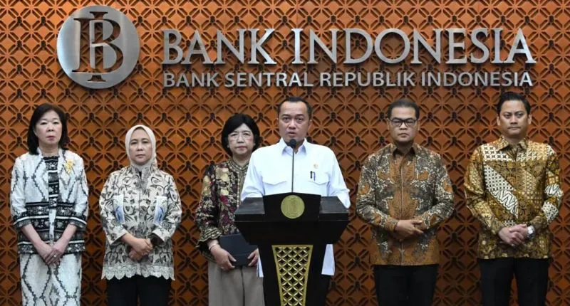 Menteri Sekretaris Negara, Prasetyo Hadi menyampaikan keterangan pers di Gedung Bank Indonesia, Jakarta, Senin (27/7/2026).(poto: padangkita.com).