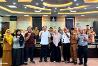 Komisi IV DPRD Sumbar menggelar FGD bersama akademisi dan aktivis untuk membedah draf Ranperda Perlindungan dan Pengelolaan Lingkungan Hidup.( poto : koranpadang.com)