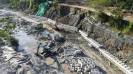 PT Hutama Karya (Persero) mempercepat penyelesaian sejumlah proyek Penanganan Tanggap Darurat sektor Bina Marga di Sumatera.(poto: padangkita.com).