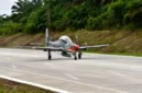 Pesawat tempur TNI AU melakukan uji coba lepas landas dan mendarat di Jalan Tol.(poto: padangkita.com).
