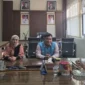 Manager PLN ULP Lubuk Sikaping, Irwan Ardianto, dan Sekretaris Daerah Kabupaten Pasaman, Yudesri, menggelar diskusi resmi di Kantor Bupati Pasaman pada Rabu (15/7) lalu.(poto: radarsumbar.com)