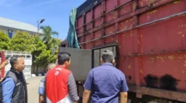 Tim Ditreskrimsus Polda Sumbar mengamankan truk yang diduga melakukan penyimpangan BBM bersubsidi Bio Solar, saat dilakukan sidak di sejumlah SPBU di Padang dan Padang Pariaman.(poto: padangkita.com).
