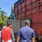Tim Ditreskrimsus Polda Sumbar mengamankan truk yang diduga melakukan penyimpangan BBM bersubsidi Bio Solar, saat dilakukan sidak di sejumlah SPBU di Padang dan Padang Pariaman.(poto: padangkita.com).