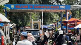 Pemerintah Kota Pariaman mempercepat langkah pemulihan ekonomi masyarakat dengan membangun kembali kios sala Pantai Gandoriah.(poto: radarsumbar.com).
