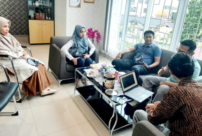 Pertemuan Diskominfo dan BPS Kabupaten Pasaman membahas integrasi data dan pemanfaatan teknologi API di Kantor BPS Pasaman, baru-baru ini, sebagai persiapan menghadapi EPSS 2026.( poto: koranpadang.com).
