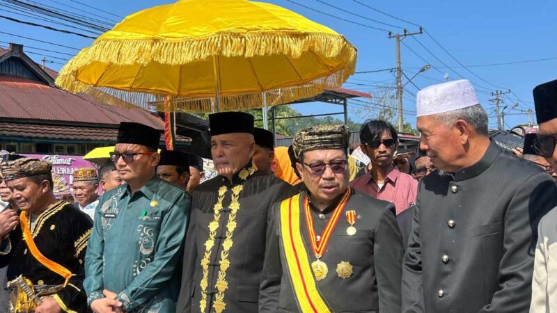 Penobatan Rajo Adat Aia Bangih di Rumah Gadang Rajo Aia Bangih, Kabupaten Pasaman Barat, Kamis (16/7/2026).(poto: radarsumbar.com).