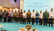 Arry Yuswandi bersama Menteri Kesehatan (Menkes), Budi Gunadi Sadikin dan pejabat terkait dalam acara pembukaan kegiatan Proctorship Kasus Kardiovaskular Pediatrik di RSUP Dr. M. Djamil Padang, Kamis (30/7/2026).(poto: padangkita.com).