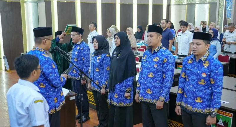 ekretaris Daerah Provinsi Sumatera Barat (Sumbar), Arry Yuswandi melantik 5 pejabat fungsional.(poto: padangkita.com).
