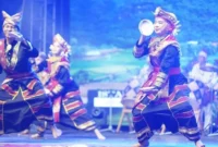 Penampilan tari piring dan atraksi api dari Sumatera Barat (Sumbar) berhasil memukau pengunjung acara Taste of Borneo Cultural Carnival (TOBC) 4.0 di Sarawak, Malaysia.( poto : padangkita.com )