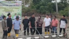 Wakil Gubernur Sumbar Vasko Ruseimy menghadiri penanaman perdana benih padi dengan pola Pertanian Modern–Advanced Agriculture System (PM-AAS).(poto: padangkita.com).