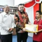 Wali Kota Padang Fadly Amran meluncurkan program pendidikan kesetaraan bagi 101 warga binaan Lapas Kelas IIA Padang.(poto: radarsumbar.com).