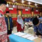 Wali Kota Pariaman Yota Balad memimpin prosesi penyerahan SK dan pengambilan sumpah PNS Pemko Pariaman di Aula Balaikota Pariaman pada Jumat (24/7).(poto: radarsumbar.com).