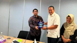 Wali Kota Pariaman Yota Balad mengajukan permohonan bantuan revitalisasi sekolah Pariaman saat menggelar audiensi langsung dengan kementerian di Jakarta, Sabtu (18/7/2026).(poto: radarsumbar.com).