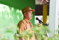 Wakil Wali Kota Pariaman Mulyadi memimpin upacara bendera di SMP Negeri 3 Pariaman pada Senin, 13 Juli 2026.(poto: radarsumbar.com).