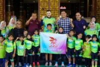 Wali Kota Padang Fadly Amran secara resmi melepas keberangkatan atlet Kreasi Inline Skate (KIIS) Kota Padang.( poto : padangkita.com )