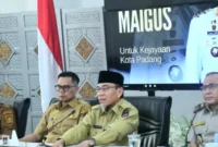 Wakil Wali Kota Padang, Maigus Nasir memimpin Rapat Evaluasi Bantuan Stimulan Rumah Rusak Pascabencana Hidrometeorologi bersama BNPB.( poto : padangkita.com )