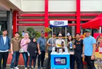 BRI Region 3 Padang turut berpartisipasi dalam kegiatan Nobar Bola Gembira yang digelar pada Minggu (12/7) di halaman Kantor Gubernur Sumatera Barat.(poto: padangkita.com).