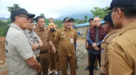 Sekretaris Daerah Kota Padang Raju Minropa memimpin langsung peninjauan lapangan di kawasan Bumi Perkemahan Pramuka, Senin (20/7/2026).(poto: padangkita.com).