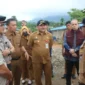 Sekretaris Daerah Kota Padang Raju Minropa memimpin langsung peninjauan lapangan di kawasan Bumi Perkemahan Pramuka, Senin (20/7/2026).(poto: padangkita.com).