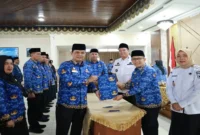 Ketua Dewan Pengurus KORPRI Provinsi Sumatera Barat Andri Yulika resmi memimpin prosesi pelantikan KORPRI Kota Pariaman untuk masa bakti 2024–2029.(poto: radarsumbar.com).