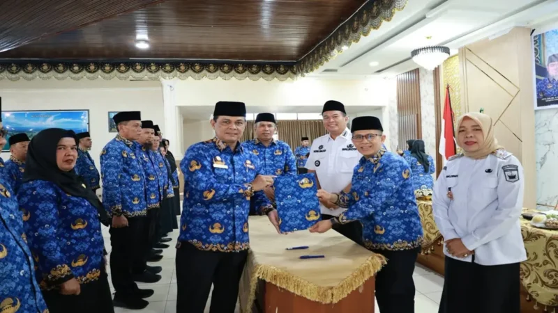 Ketua Dewan Pengurus KORPRI Provinsi Sumatera Barat Andri Yulika resmi memimpin prosesi pelantikan KORPRI Kota Pariaman untuk masa bakti 2024–2029.(poto: radarsumbar.com).