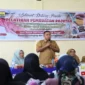 Wawako Pariaman Mulyadi menjadi narasumber Pelatihan Pembuatan Rajutan.(poto: radarsumbar.com).
