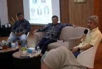 Yose Hendra, membeberkan kondisi geografis wilayah Sumatra Barat dalam diskusi kebencanaan di Universitas Andalas, Padang, Rabu (22/7/2026).(poto: padangkita.com).