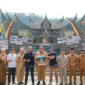 Wakil Bupati Tanah Datar, Ahmad Fadly, secara resmi membuka pameran foto Prahara Pulau Emas di Istano Basa Pagaruyung.(poto: padangkita.com).